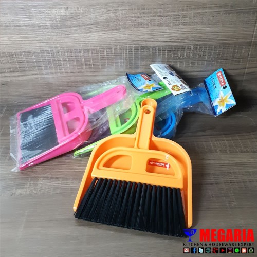 Sapu Lantai Mobil Livina BP-2 LS